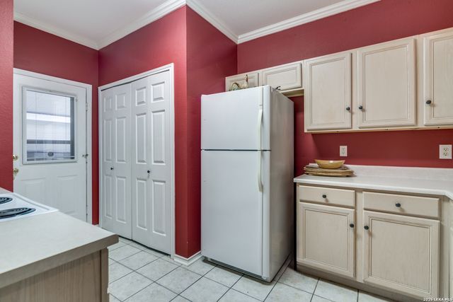 7111 SNOWDEN CRST, San Antonio, TX 78240