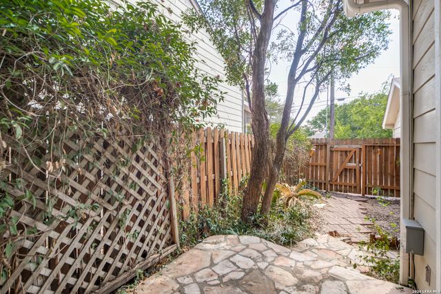 7111 SNOWDEN CRST, San Antonio, TX 78240