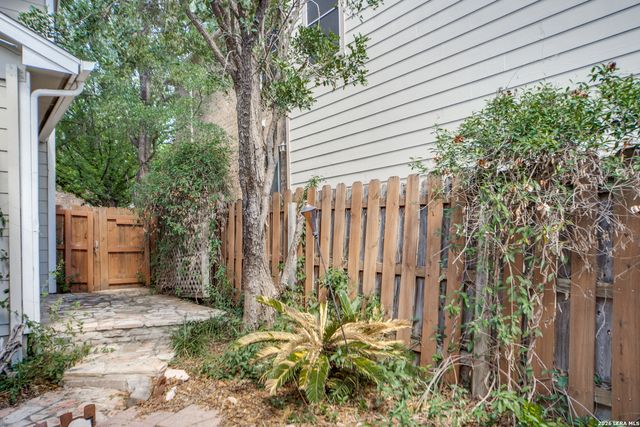 7111 SNOWDEN CRST, San Antonio, TX 78240