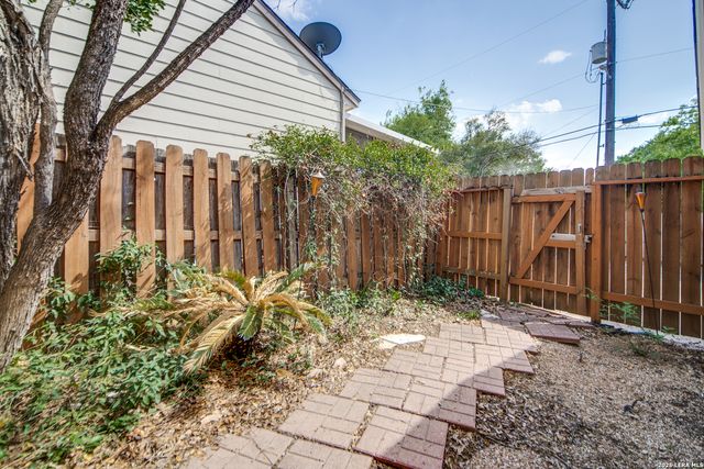 7111 SNOWDEN CRST, San Antonio, TX 78240