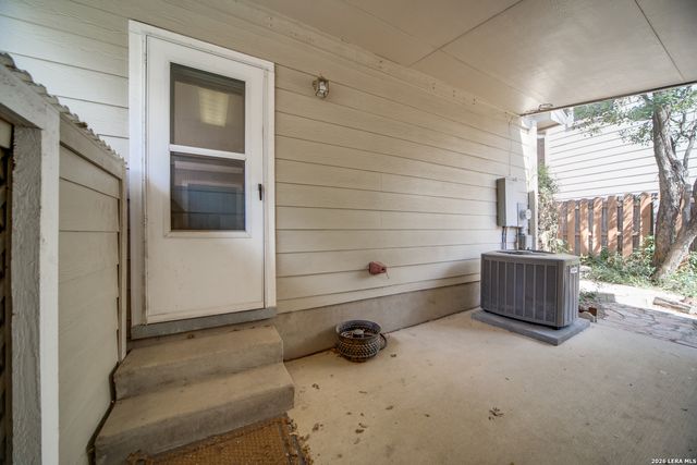 7111 SNOWDEN CRST, San Antonio, TX 78240