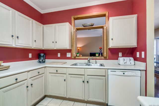 7111 SNOWDEN CRST, San Antonio, TX 78240