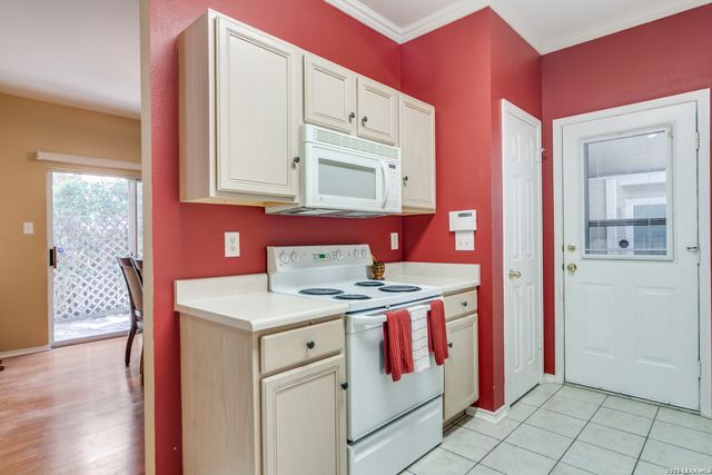 7111 SNOWDEN CRST, San Antonio, TX 78240