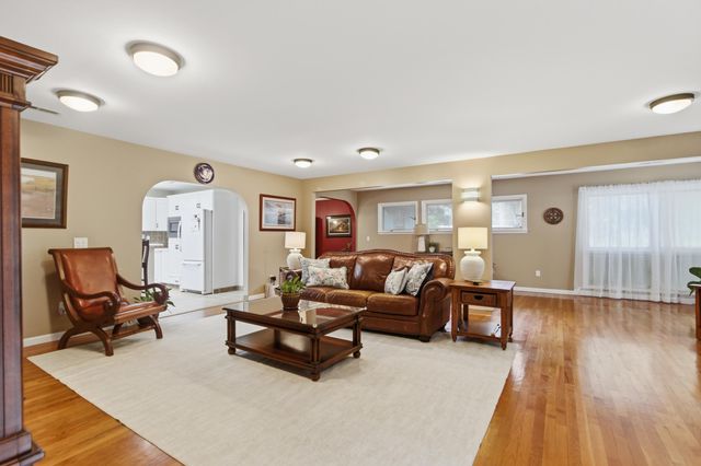 27 41st Avenue, Isle Of Palms, SC 29451