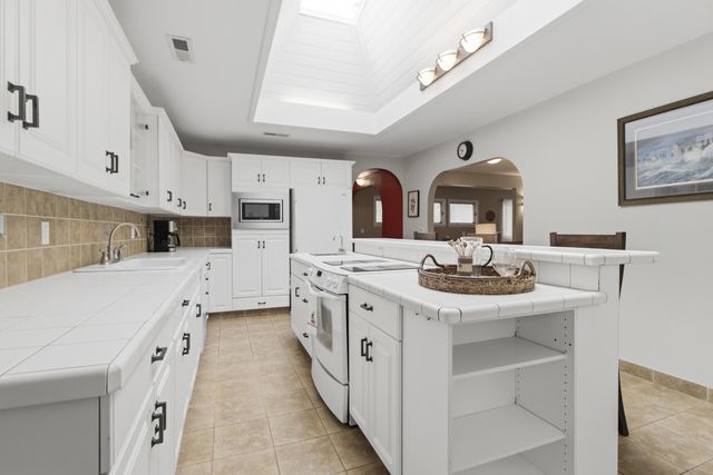 27 41st Avenue, Isle Of Palms, SC 29451