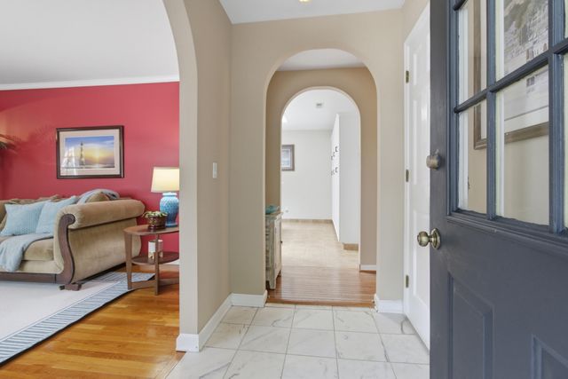 27 41st Avenue, Isle Of Palms, SC 29451