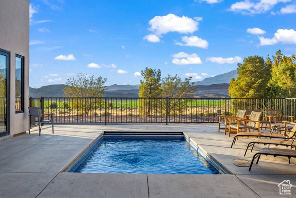 Image 2 of property listing at 1460 S WINDSOR PKWY #6, Hurricane, UT 84737