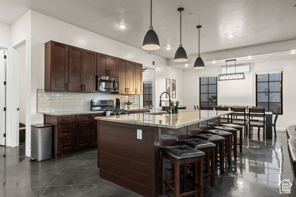Image 13 of property listing at 1460 S WINDSOR PKWY #6, Hurricane, UT 84737