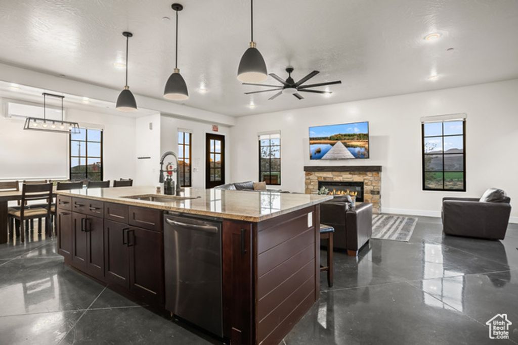 Image 7 of property listing at 1460 S WINDSOR PKWY #6, Hurricane, UT 84737