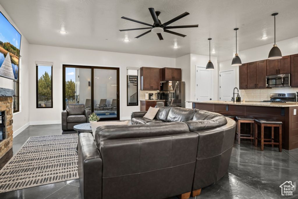 Image 9 of property listing at 1460 S WINDSOR PKWY #6, Hurricane, UT 84737