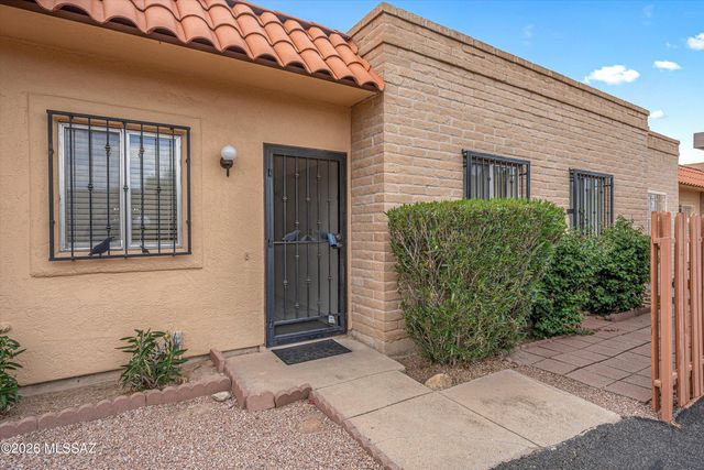 896 S Pantano Road, Tucson, AZ 85710