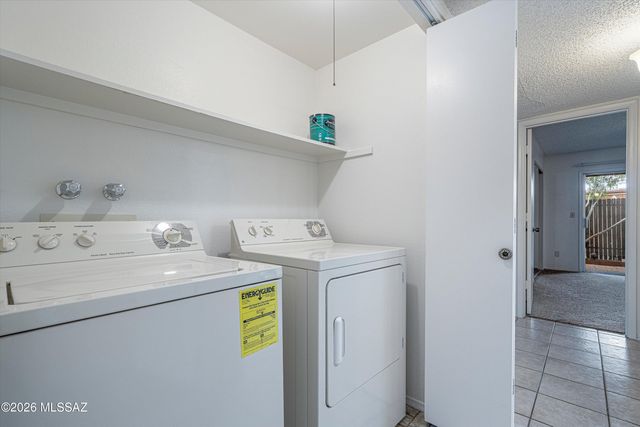 896 S Pantano Road, Tucson, AZ 85710