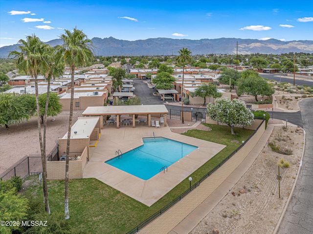 896 S Pantano Road, Tucson, AZ 85710