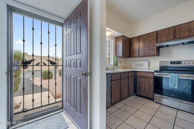 896 S Pantano Road, Tucson, AZ 85710