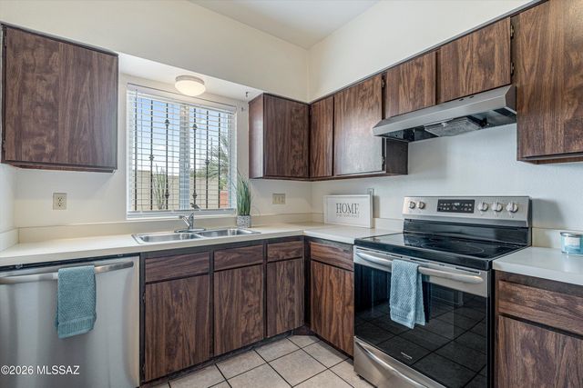 896 S Pantano Road, Tucson, AZ 85710