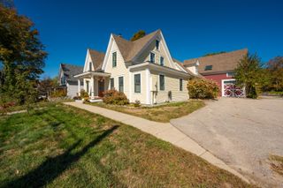 114 East Main Street, Bradford, NH 03221