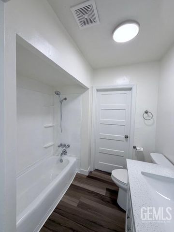 321 Lincoln Avenue, Bakersfield, CA 93308