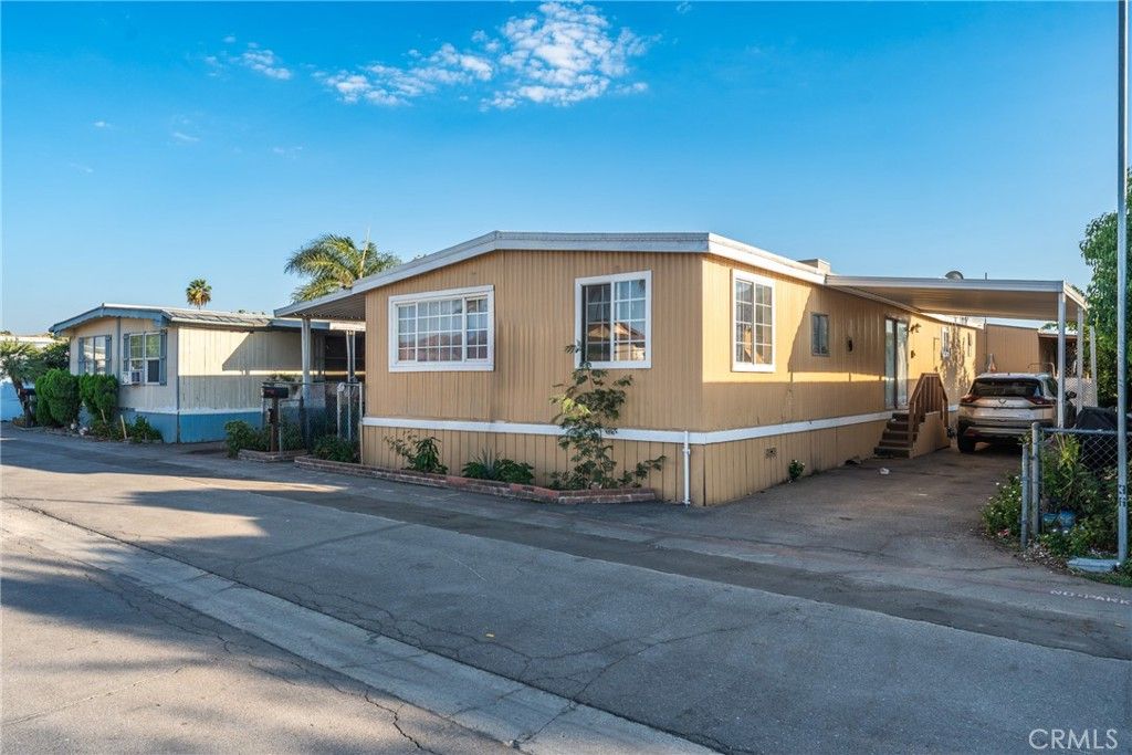 250 N Linden Avenue 185, Rialto, CA 92376 — photo 2