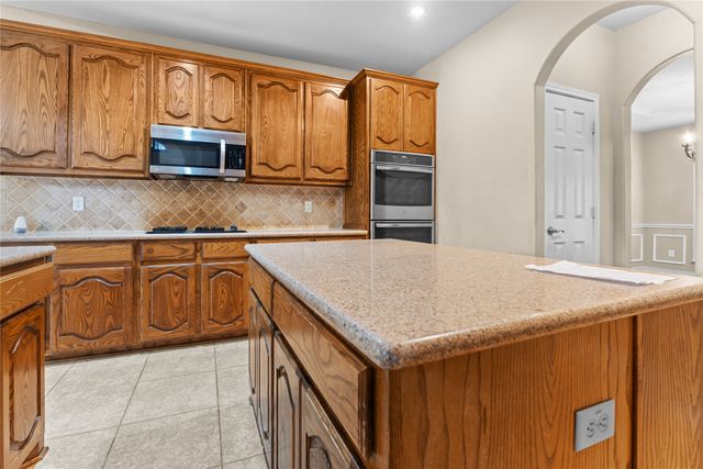 800 Whitley Court, Kennedale, TX 76060
