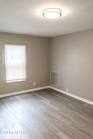 314 Russell Rd, Rockford, TN 37853