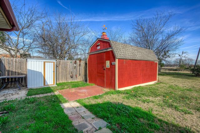 307 E Mccoulskey Street, Terrell, TX 75160