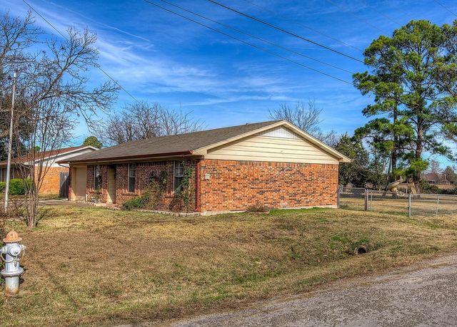 307 E Mccoulskey Street, Terrell, TX 75160