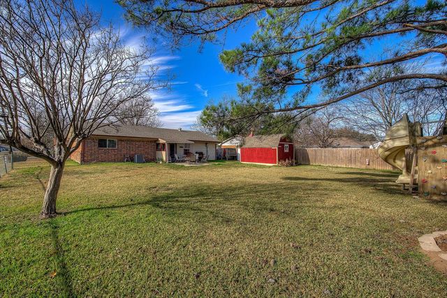 307 E Mccoulskey Street, Terrell, TX 75160