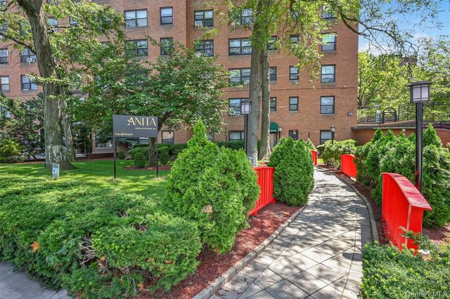 99-60 63rd Road 7Q, Rego Park, NY 11374