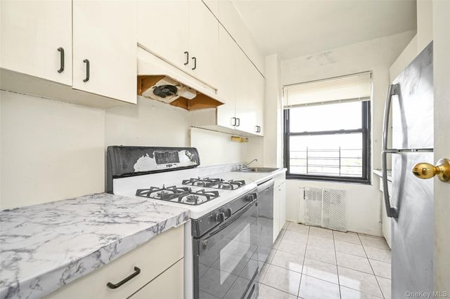 99-60 63rd Road 7Q, Rego Park, NY 11374