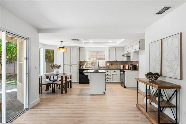 7812 River Village Dr, Sacramento, CA 95831