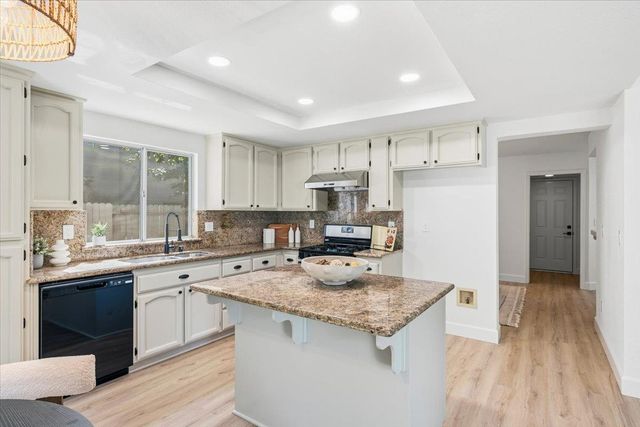 7812 River Village Dr, Sacramento, CA 95831