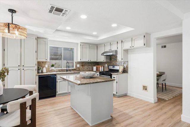 7812 River Village Dr, Sacramento, CA 95831