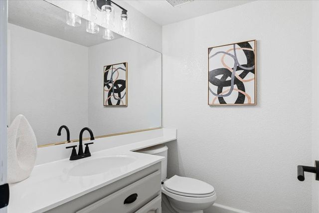 7812 River Village Dr, Sacramento, CA 95831
