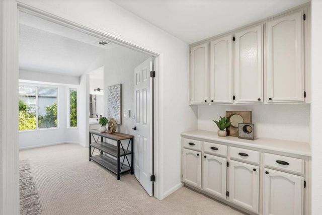 7812 River Village Dr, Sacramento, CA 95831