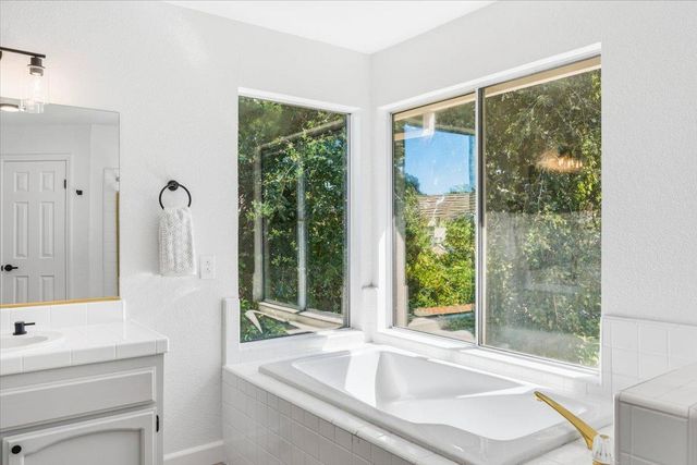 7812 River Village Dr, Sacramento, CA 95831