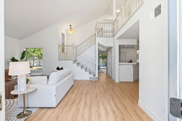 7812 River Village Dr, Sacramento, CA 95831