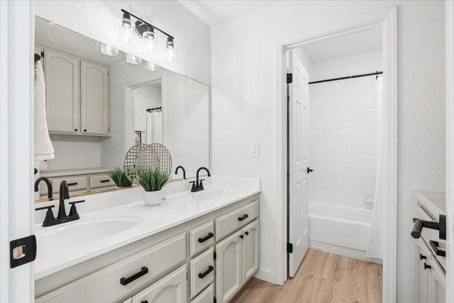 7812 River Village Dr, Sacramento, CA 95831