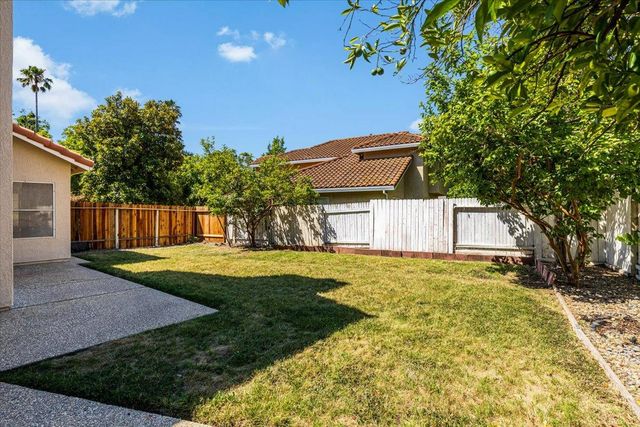 7812 River Village Dr, Sacramento, CA 95831