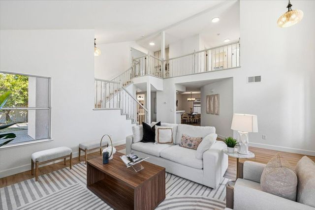 7812 River Village Dr, Sacramento, CA 95831