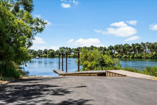 7812 River Village Dr, Sacramento, CA 95831