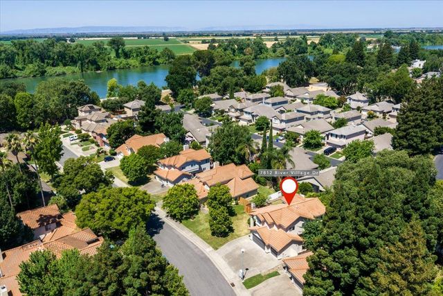 7812 River Village Dr, Sacramento, CA 95831