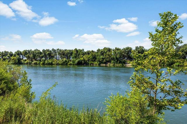 7812 River Village Dr, Sacramento, CA 95831
