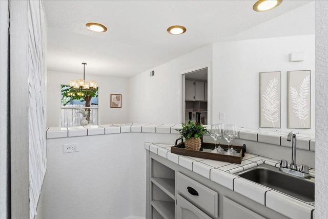 7812 River Village Dr, Sacramento, CA 95831