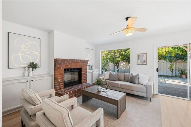7812 River Village Dr, Sacramento, CA 95831