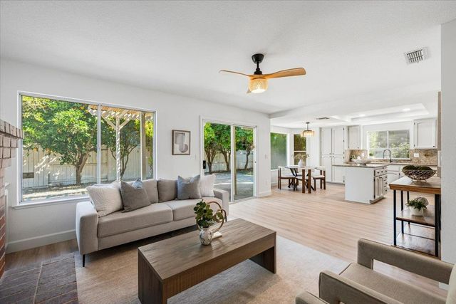 7812 River Village Dr, Sacramento, CA 95831