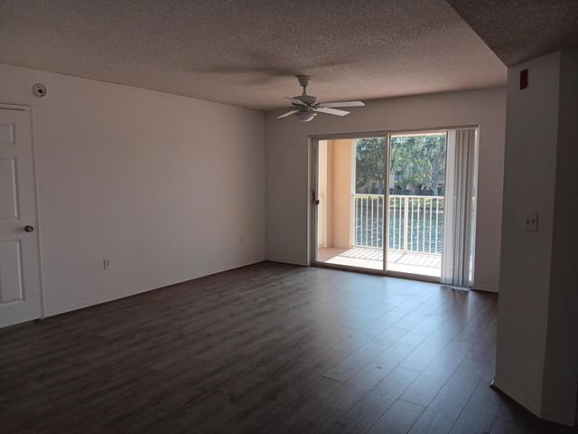 1640 N 42nd Circle 204, Vero Beach, FL 32967