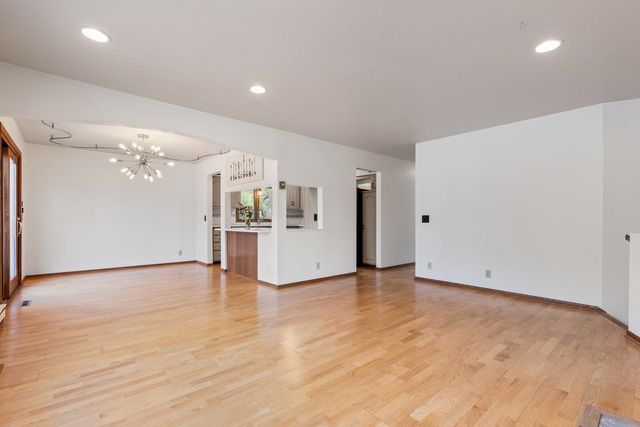125 Pleasant Lane E, Excelsior, MN 55331