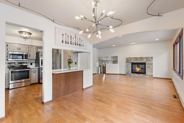 125 Pleasant Lane E, Excelsior, MN 55331