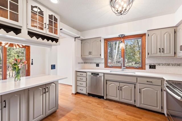 125 Pleasant Lane E, Excelsior, MN 55331