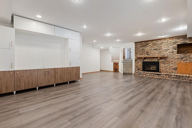 125 Pleasant Lane E, Excelsior, MN 55331